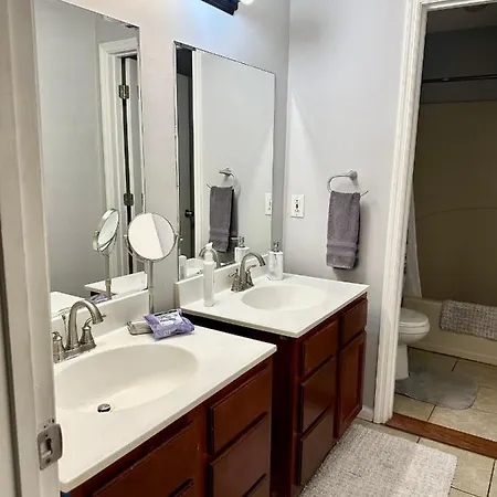 Lovely 2-bedroom W/balcony And Free Parking * Nashville
