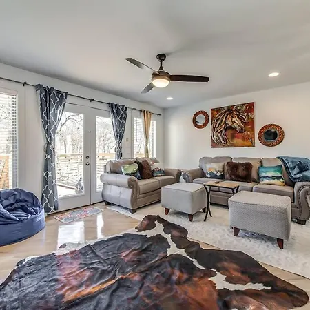 Nashville's Broadway: Your Spacious Nashville