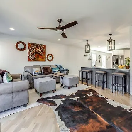 Nashville's Broadway: Your Spacious Holiday home Nashville