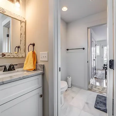 Nashville's Broadway: Your Spacious Nashville