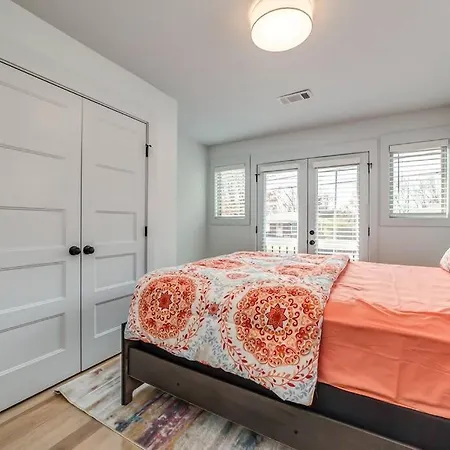 Nashville's Broadway: Your Spacious * Nashville