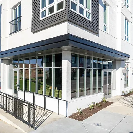 Tiger Lily Apartment *