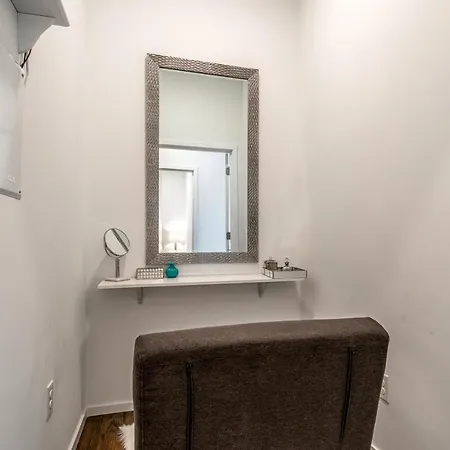 Illume 108 & 111 Apartment *