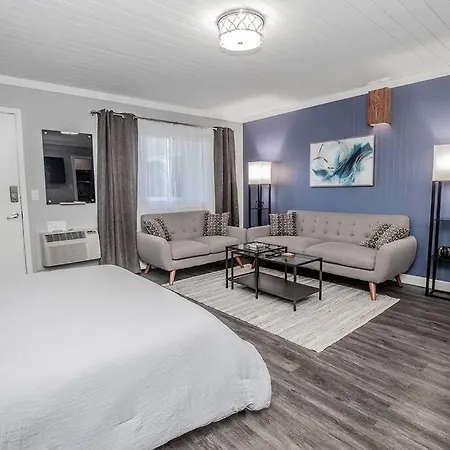 Apartment Walk To 12 South, 7 Min To Downtown, Free Parking!