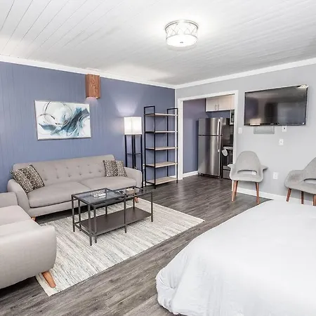 Walk To 12 South, 7 Min To Downtown, Free Parking! * Nashville