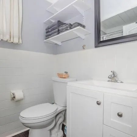 Apartment Walk To 12 South, 7 Min To Downtown, Free Parking! *