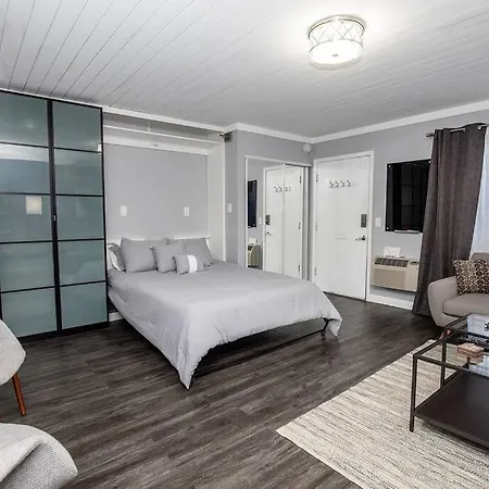 Walk To 12 South, 7 Min To Downtown, Free Parking!
