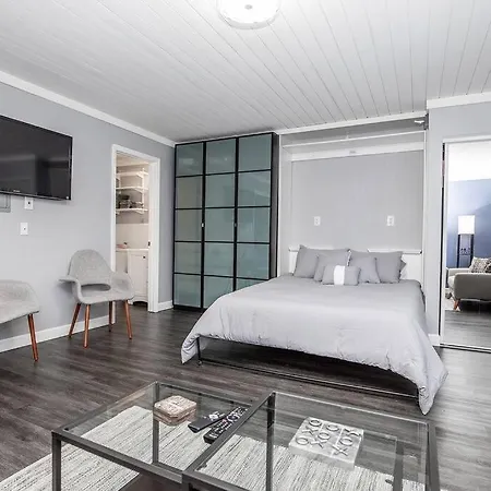 Apartment Walk To 12 South, 7 Min To Downtown, Free Parking!