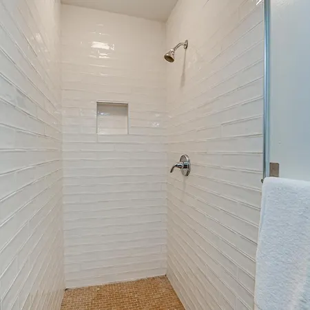Charming With Fire Pit, Indoor Sauna! 3*