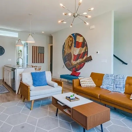 Carrie Underwood's East Side Rooftop Game Holiday home