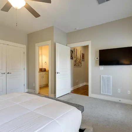 Modern 3-story West End - Free 2-car Garage *