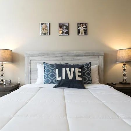 Modern 3-story West End - Free 2-car Garage Apartment