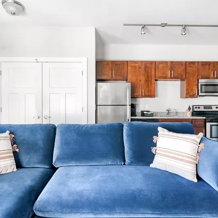 Cozysuites Music Row Bold 1br In Midtown Apartment *