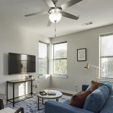 Two Cozysuites Stylish Music Row *