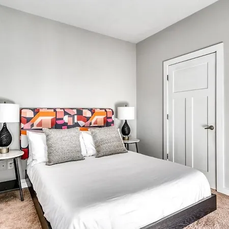 Cozysuites Two Modern Music Row *