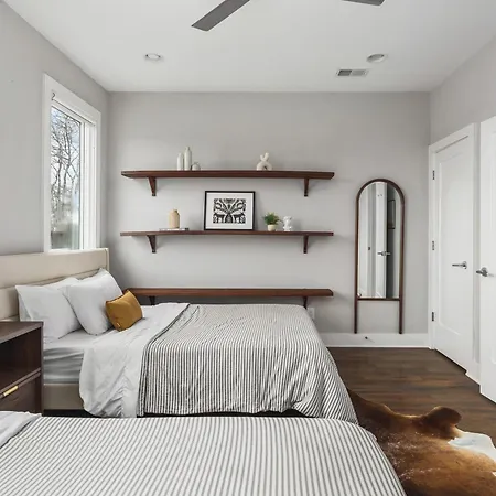 Modern Luxury Rooftop Deck, 3 Mi To Downtown Holiday home *