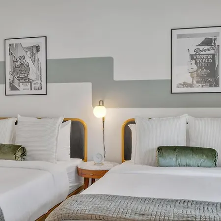 Hyve - Hideaway - Walk To Broadway Holiday home