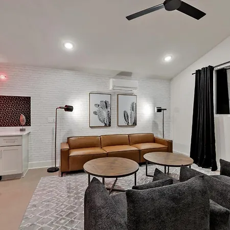 Holiday home Make Mine A Double - Minutes To Broadway *