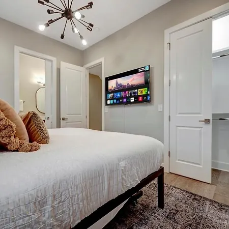 New Whiskey & Watches Rooftop Hottub Game Rm 9beds Hotel