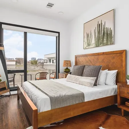 Modern Gulch Getaway With Pool, Parking, And Patio Apartment Nashville