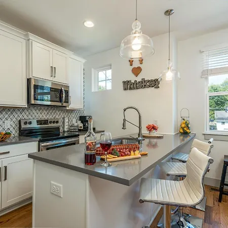 Holiday home - 4908 Delaware Ave Unit G