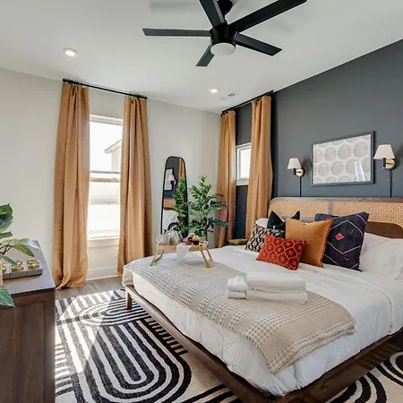 Holiday home - 5623 & 5625 Lenox Ave - Combo *