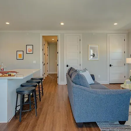 Modern Melrose-2 Bedroom Condo-5 Mins To Broadway Holiday home Nashville