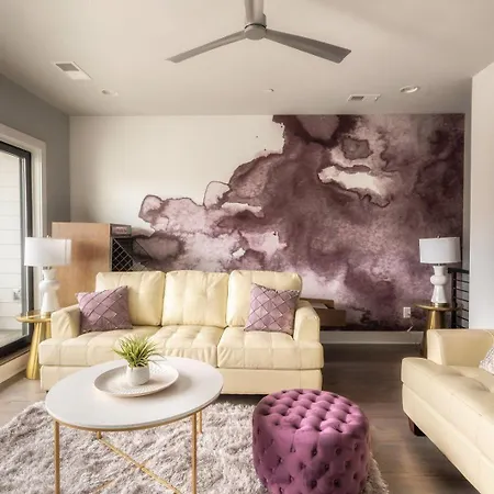 Holiday home 2 Luxe Midtown Homes - Sleeps 24 - Mins To Broadway *