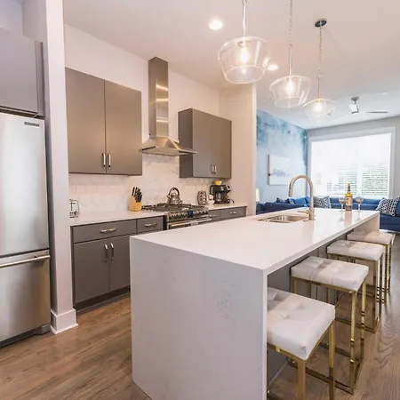 - 2998 Belwood St Holiday home *