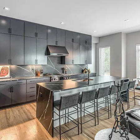 - 1000a W Trinity Ln Holiday home *