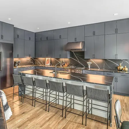- 1000a W Trinity Ln Holiday home *