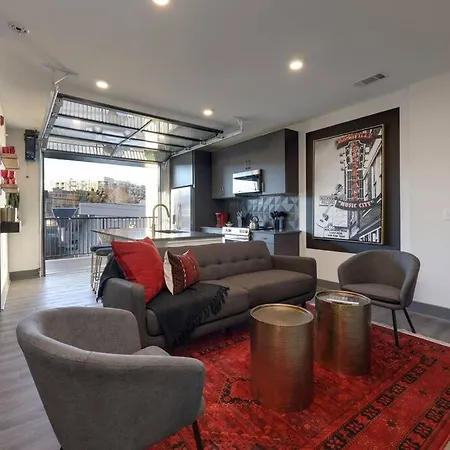 Holiday home Dt Walk To Broadway 2 Bedrooms Sleeps 8 *