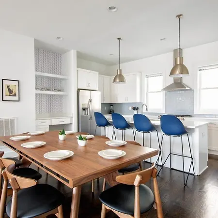 Large With Rooftop & Views Sleeps 12 * Nashville