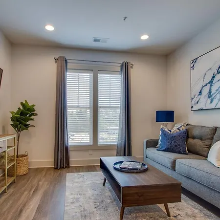 New* East Nash - King Bed Short Drive To Dwntwn