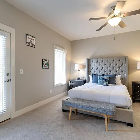 Modern 3-story West End - Free 2-car Garage Apartment *