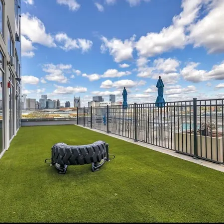Apartment Spacious Castle W Gym Pool Free Parking I Walk To Dowtown N Broadway