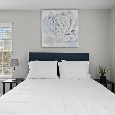 Lovely 1 Bedroom Located In Greenhills. *