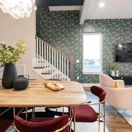 Designer Single Family House-rooftop- Hot Tub *