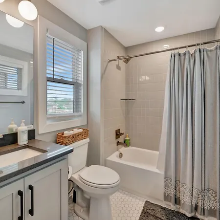 Holiday home Fall Promo, In Luxury,10 Min To Broadway