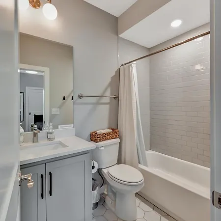 Holiday home Fall Promo, In Luxury,10 Min To Broadway