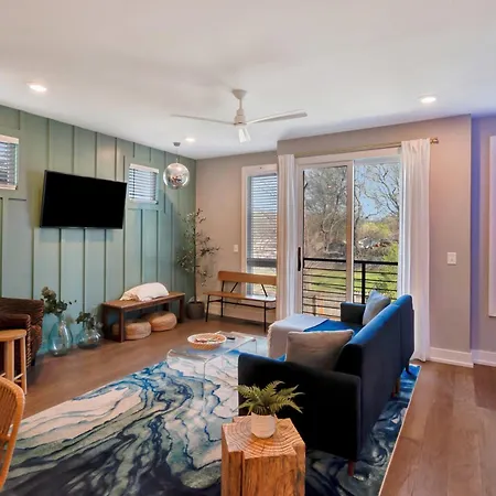 Fall Promo, In Luxury,10 Min To Broadway Holiday home Nashville