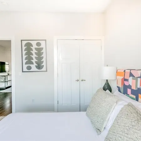 Apartment Cozysuites Two Music Row In *