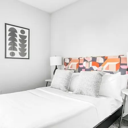 Cozysuites Two Stunning Music Row *