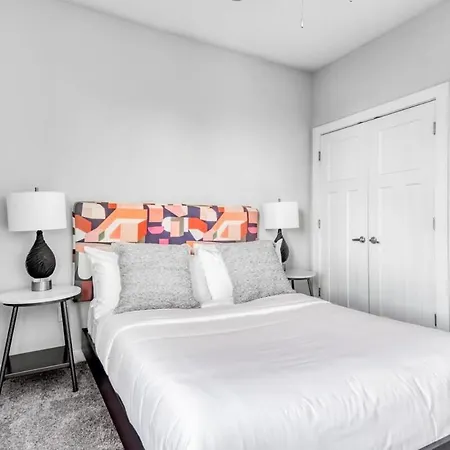Two Cozysuites Charming Music Row Apartment
