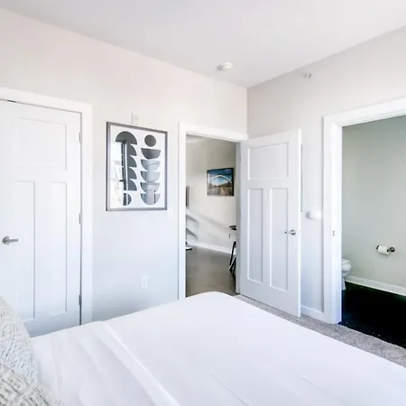 Cozysuites Two Spacious Music Row Apartment *