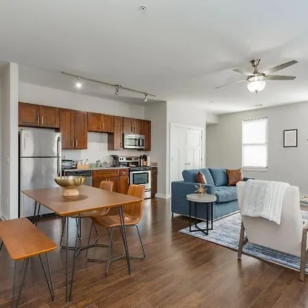 Two Cozysuites Spacious Music Row Apartment