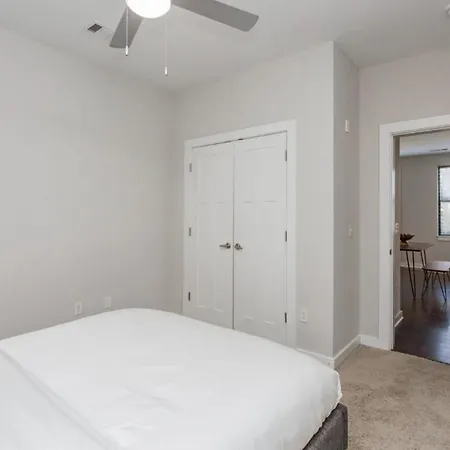 Two Cozysuites Spacious Music Row Apartment
