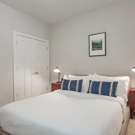 Two Cozysuites Alluring Music Row In Apartment *