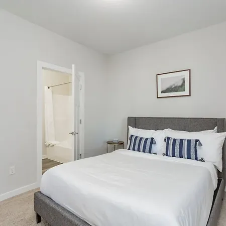 Apartment Two Cozysuites Alluring Music Row In *