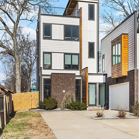 Modern Luxury Rooftop Deck, 3 Mi To Downtown Holiday home *
